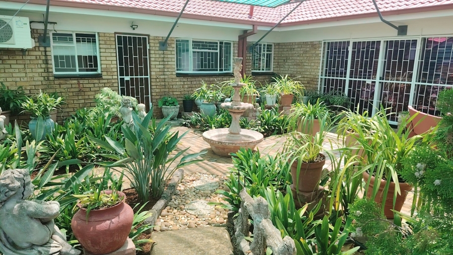 5 Bedroom Property for Sale in Flamwood North West